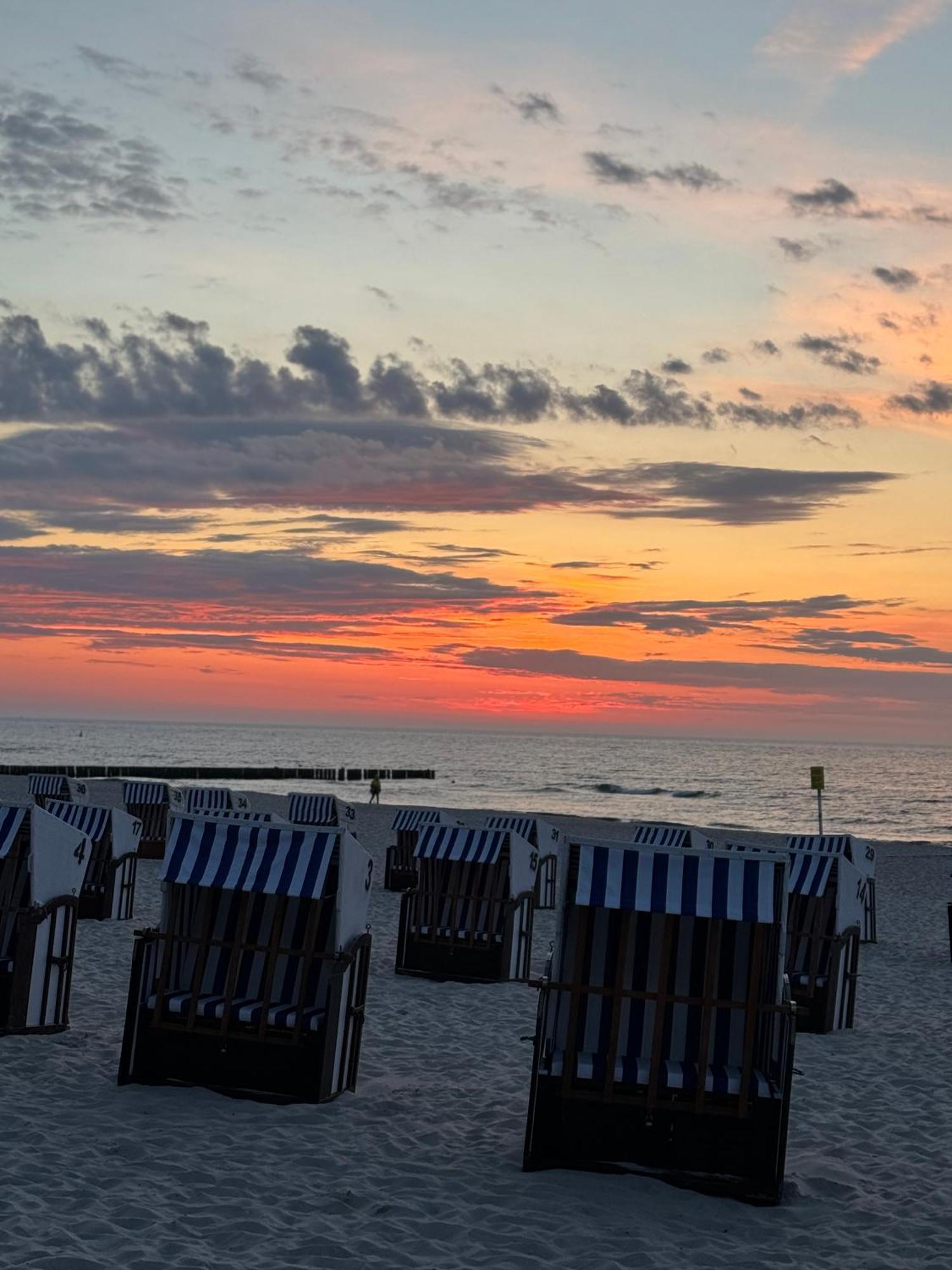 4Summer Kolobrzeg Apartamenty White Blue Sauna & Fitness & Parking 100 Metrow Do Pieknej Szerokiej Piaszczystej Plazy, Wspanialy Widok Z Duzego Tarasu! 100 Meter Zu Einem Schoenen Breiten Sandstrand, Herrliche Aussicht Von Einer Grossen Terrasse! Kołobrzeg Exterior foto