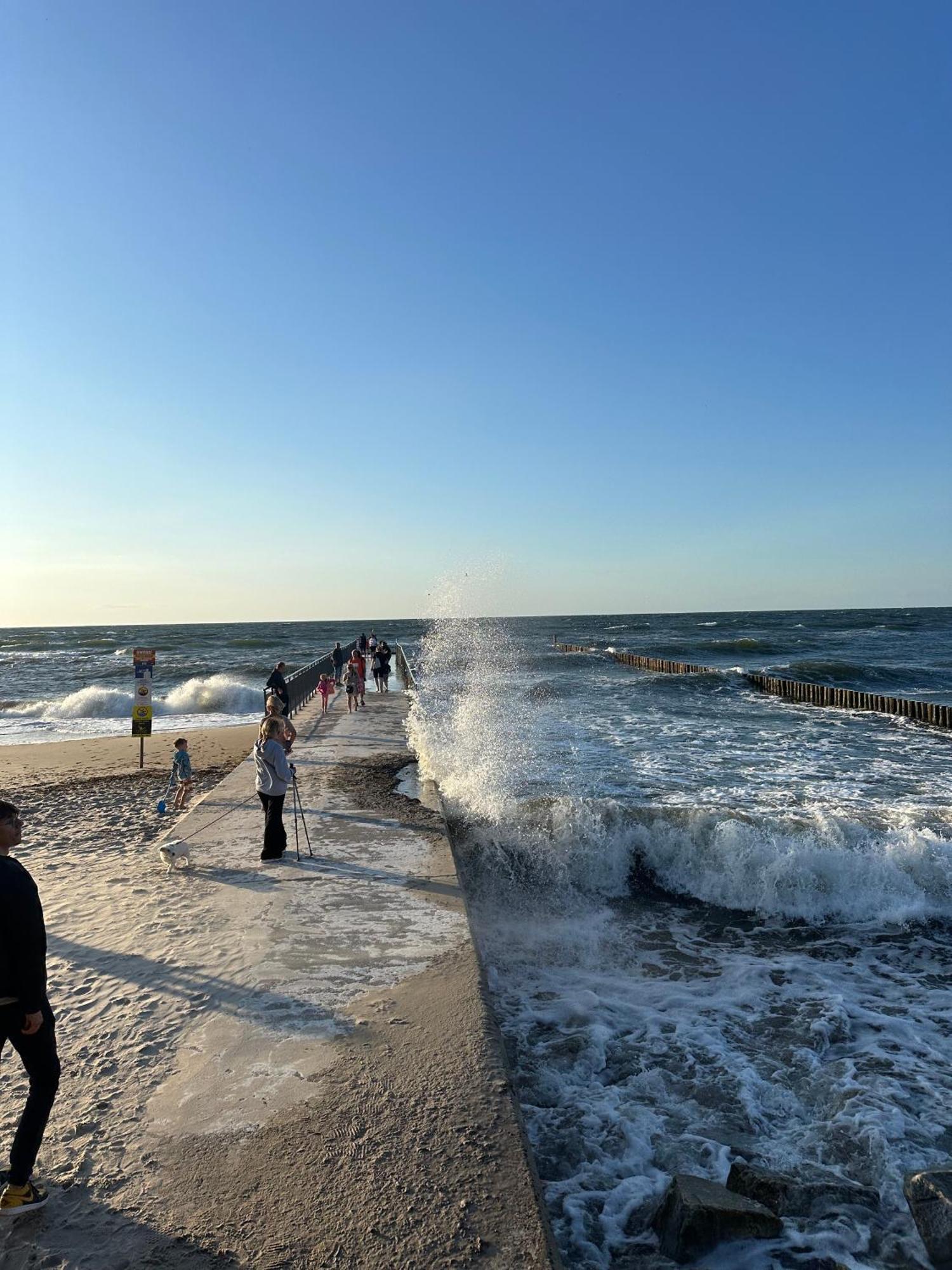 4Summer Kolobrzeg Apartamenty White Blue Sauna & Fitness & Parking 100 Metrow Do Pieknej Szerokiej Piaszczystej Plazy, Wspanialy Widok Z Duzego Tarasu! 100 Meter Zu Einem Schoenen Breiten Sandstrand, Herrliche Aussicht Von Einer Grossen Terrasse! Kołobrzeg Exterior foto